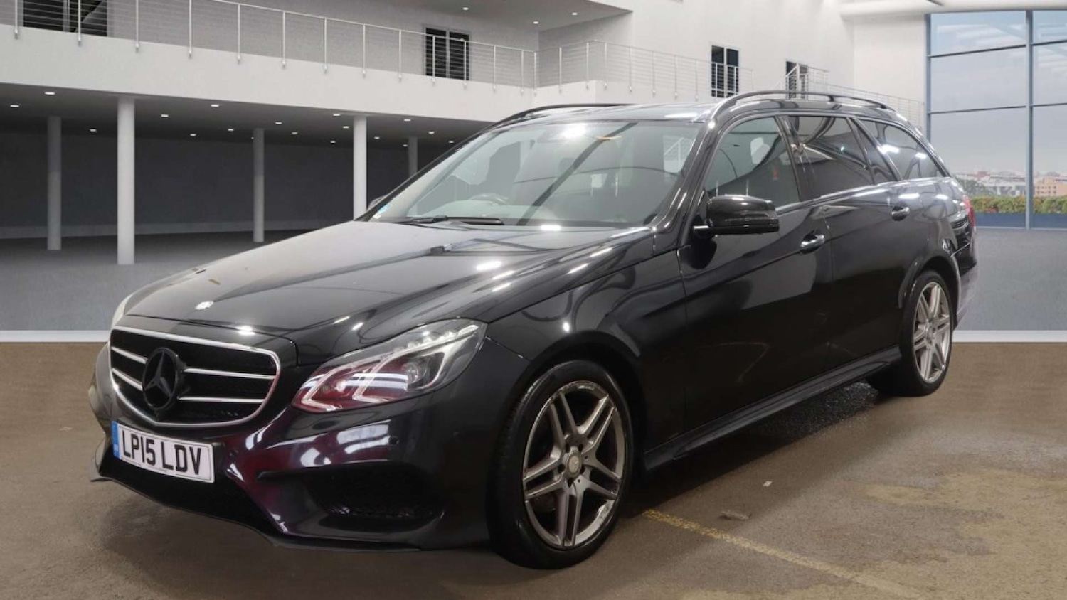 Used Mercedes-Benz E Class 2015 for sale - 77964837: Photo 2
