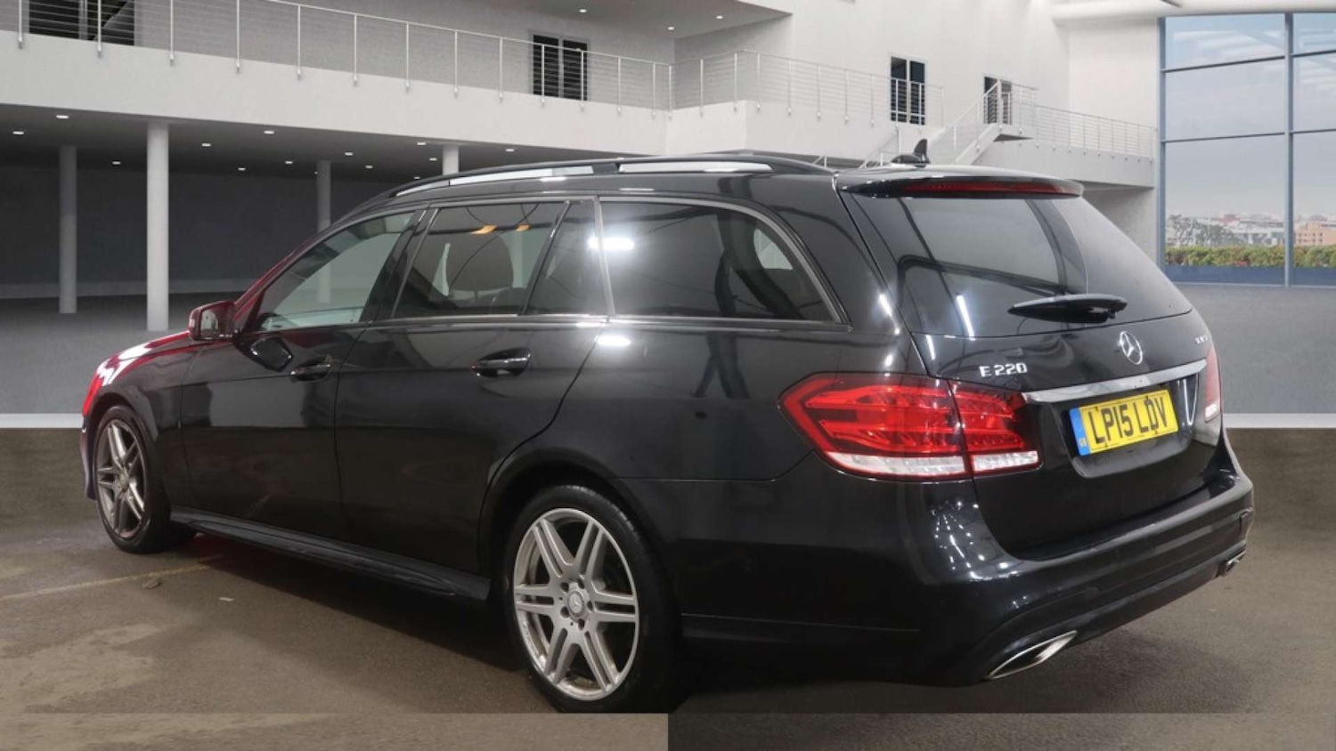 Used Mercedes-Benz E Class 2015 for sale - 77964837: Photo 3