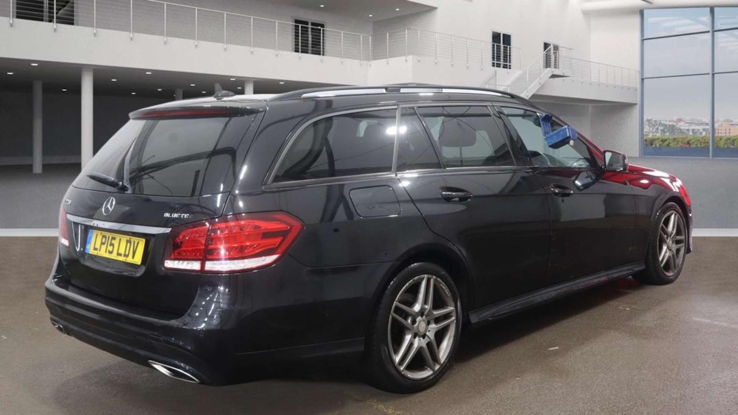 Used Mercedes-Benz E Class 2015 for sale - 77964837: Photo 4