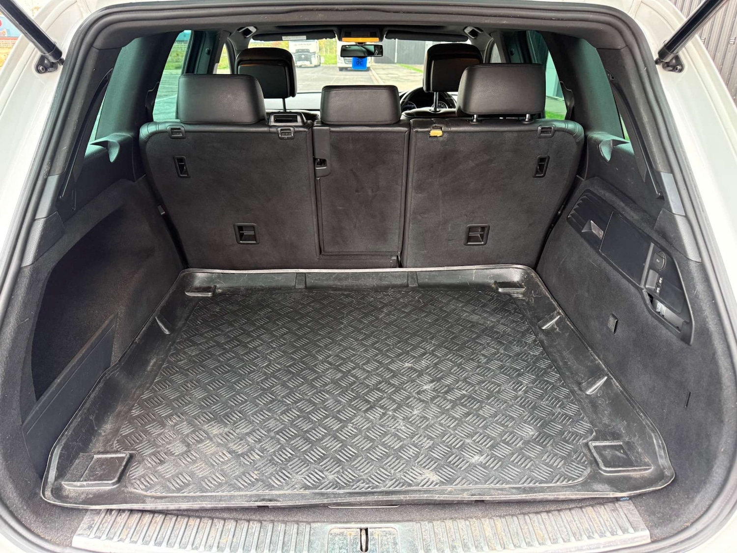 Used Volkswagen Touareg 2014 for sale - 76159798: Photo 28