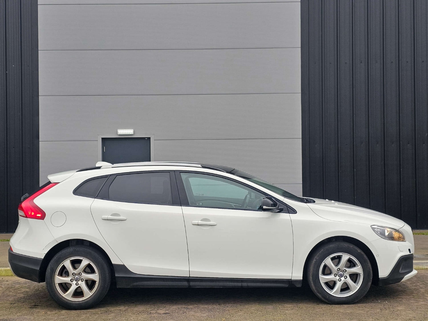 Used Volvo V40 2013 for sale - 78210433: Photo 3