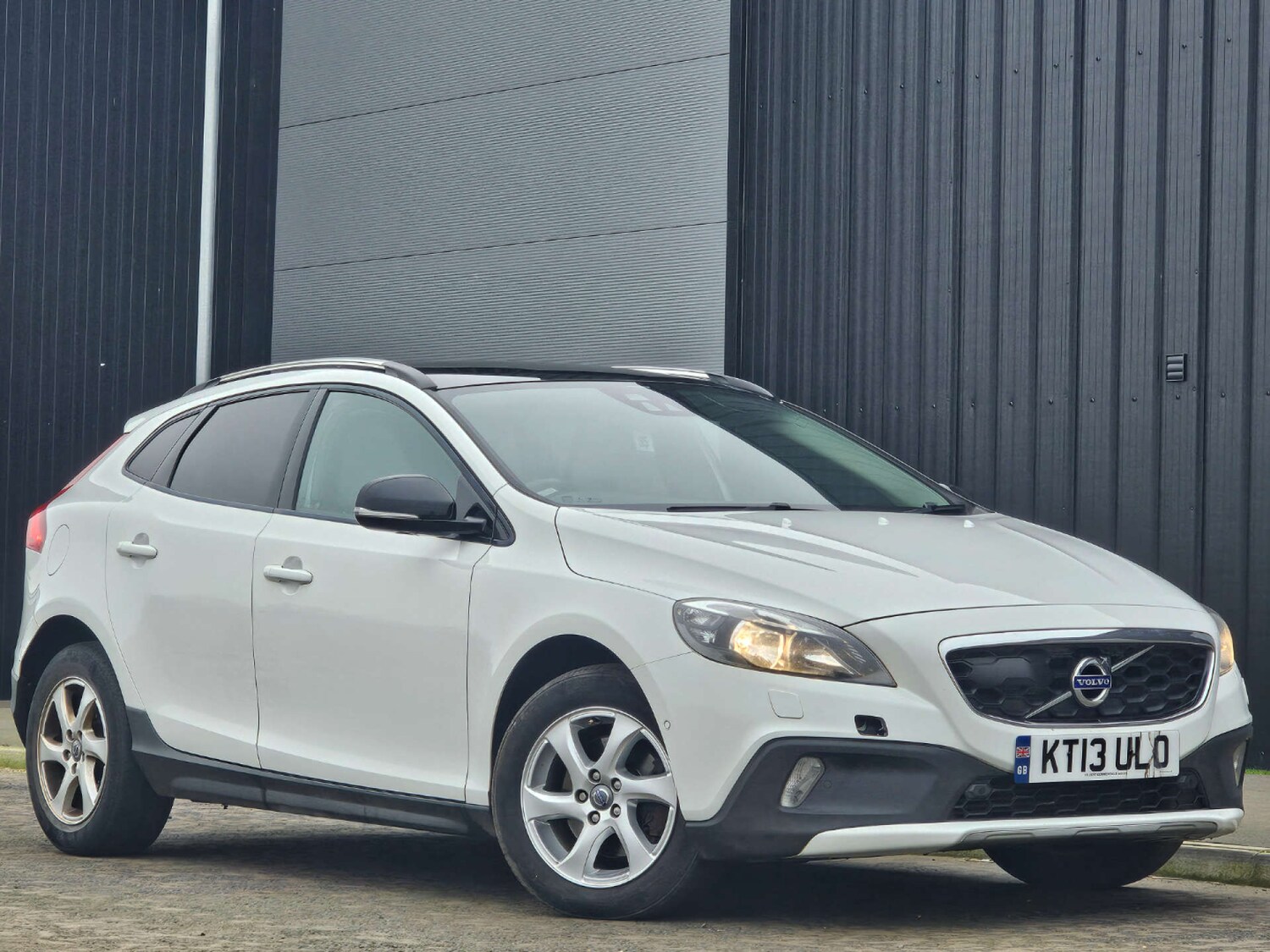 Used Volvo V40 2013 for sale - 78210433: Photo 8