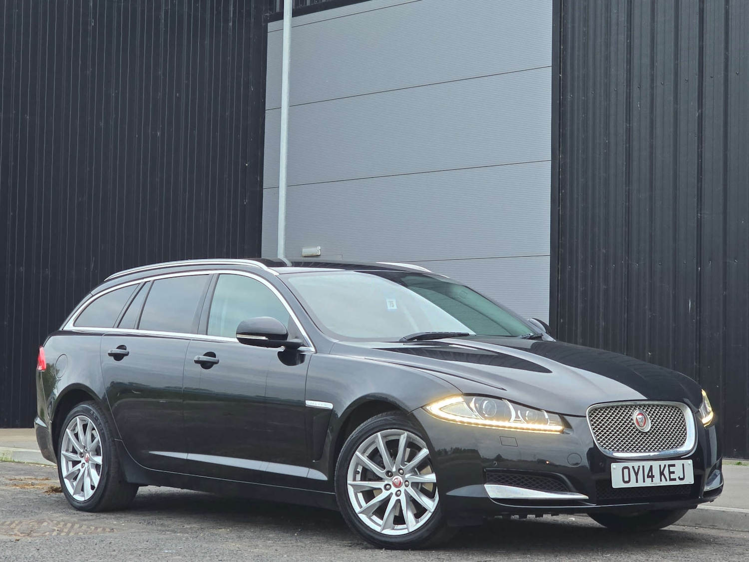 Used Jaguar XF 2014 for sale - 76231909: Photo 1