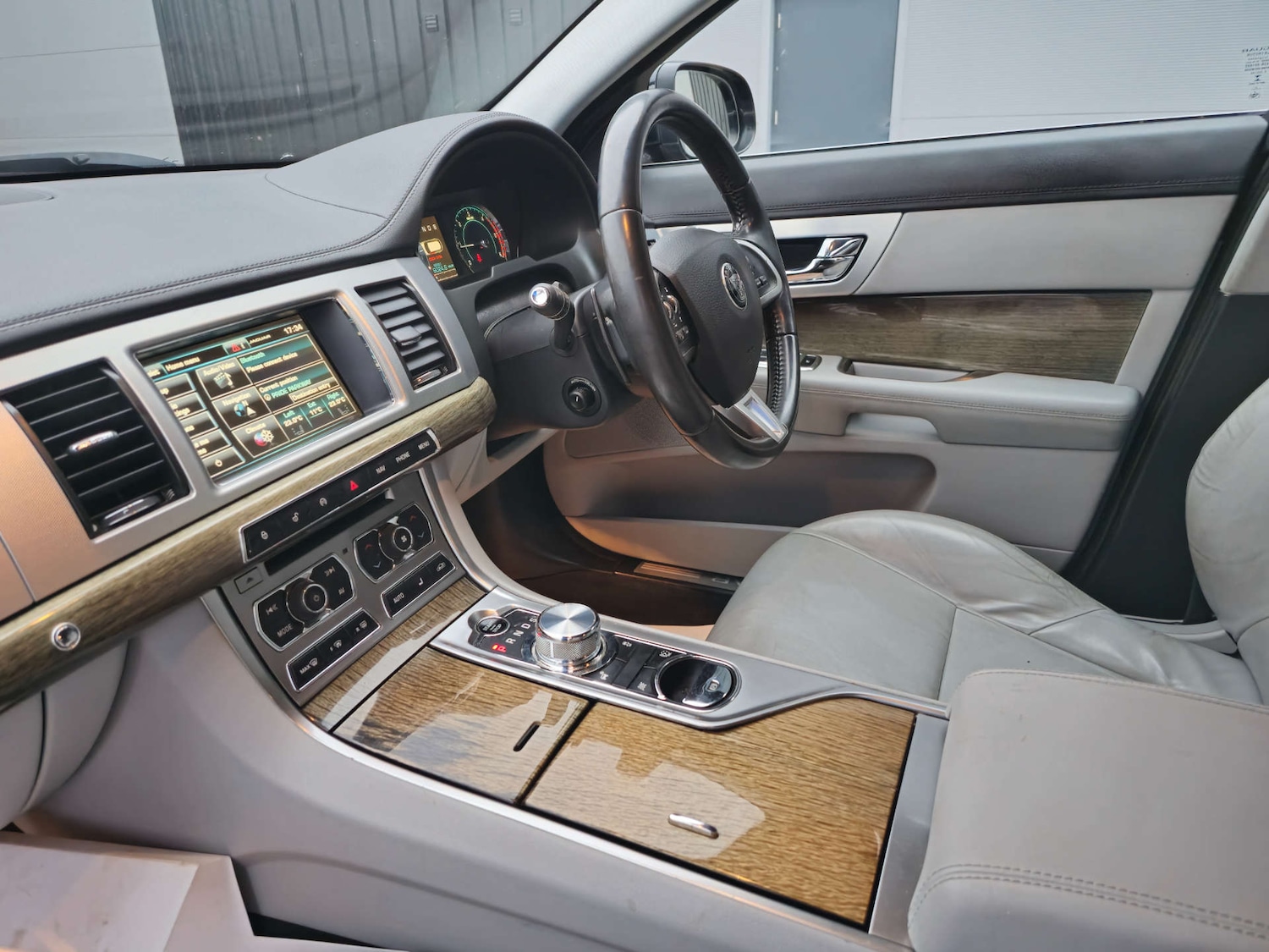 Used Jaguar XF 2014 for sale - 76231909: Photo 2