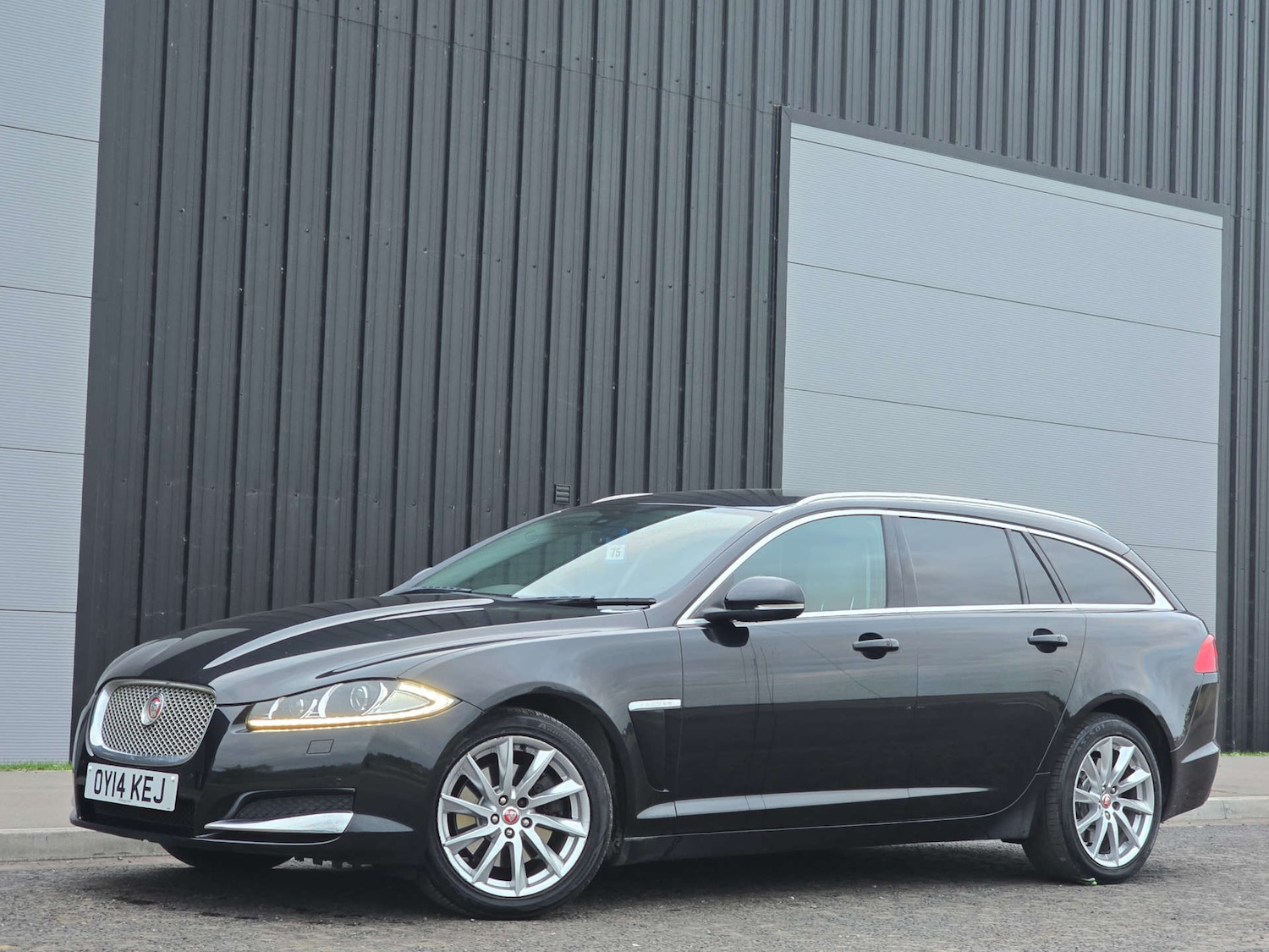 Used Jaguar XF 2014 for sale - 76231909: Photo 3