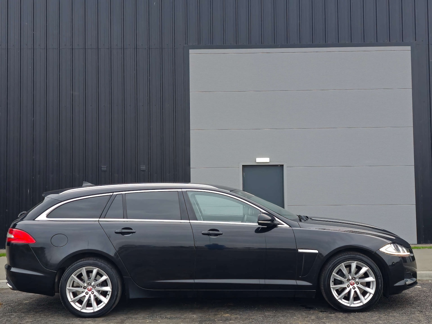 Used Jaguar XF 2014 for sale - 76231909: Photo 4