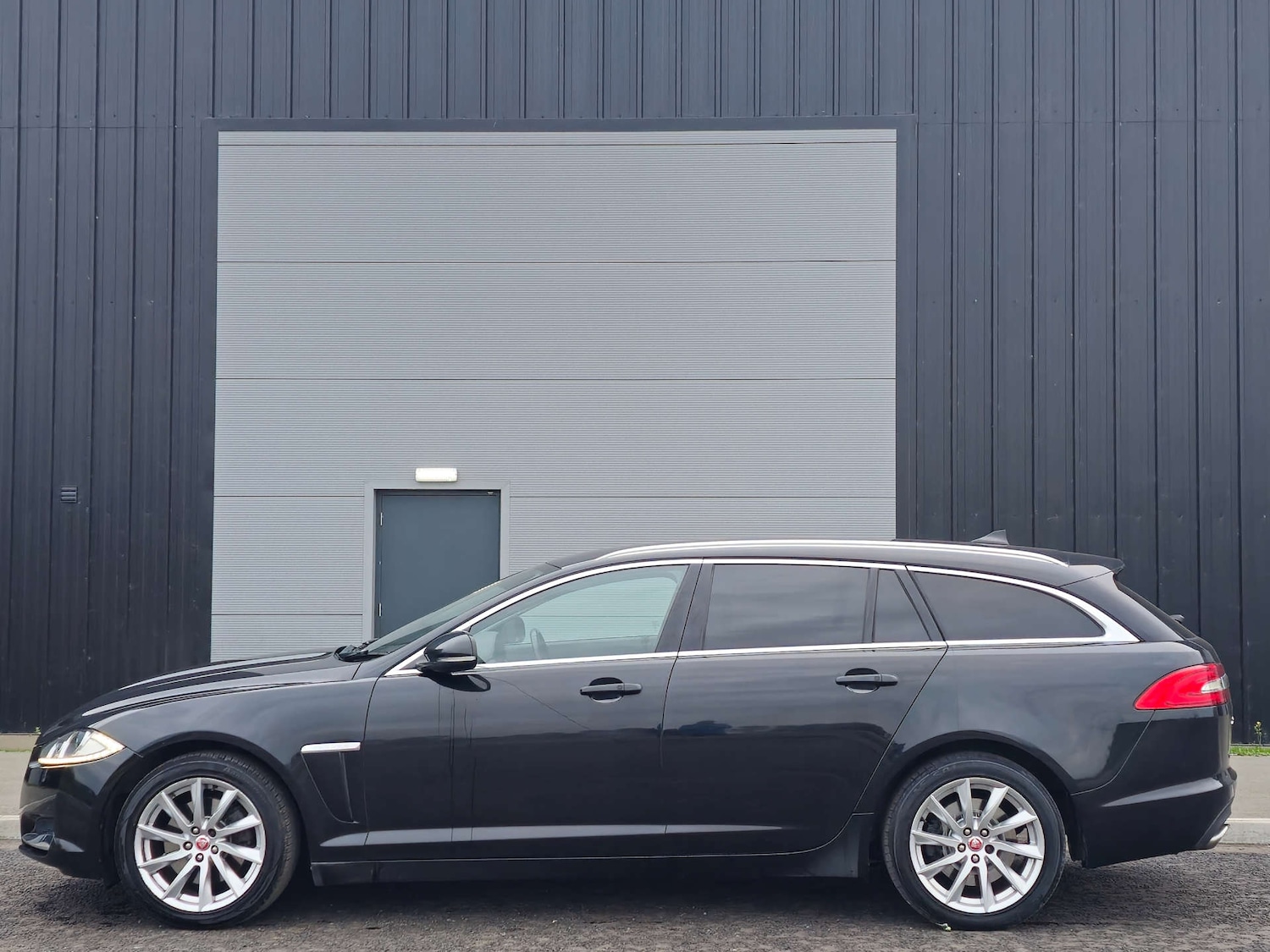Used Jaguar XF 2014 for sale - 76231909: Photo 5