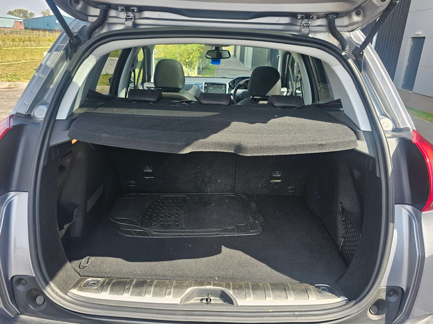 Used Peugeot 2008 2017 for sale - 76602102: Photo 10