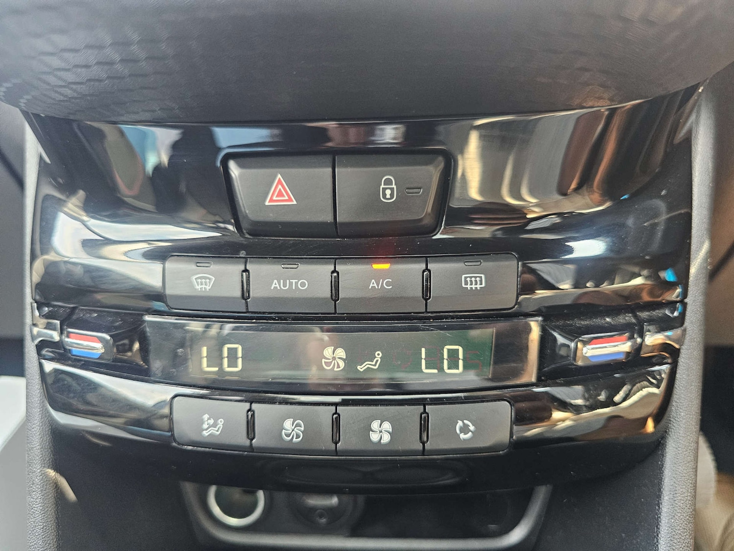 Used Peugeot 2008 2017 for sale - 76602102: Photo 12