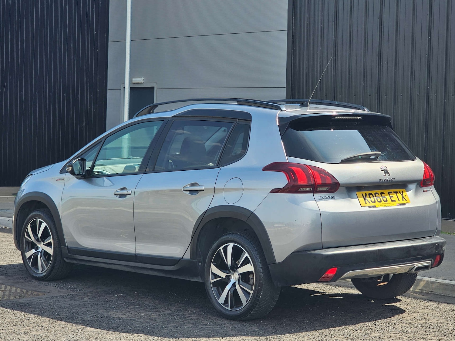 Used Peugeot 2008 2017 for sale - 76602102: Photo 7