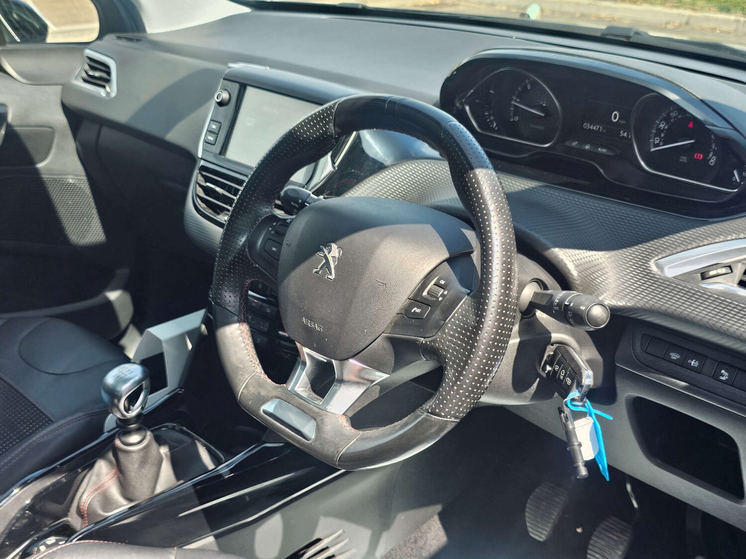 Used Peugeot 2008 2017 for sale - 76602102: Photo 8