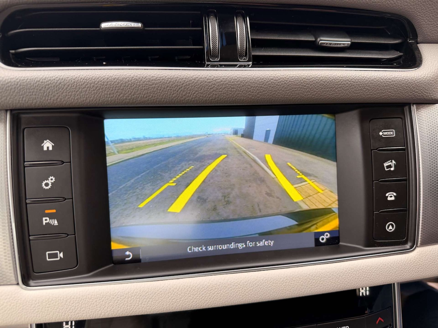 Used Jaguar XF 2017 for sale - 77803640: Photo 12