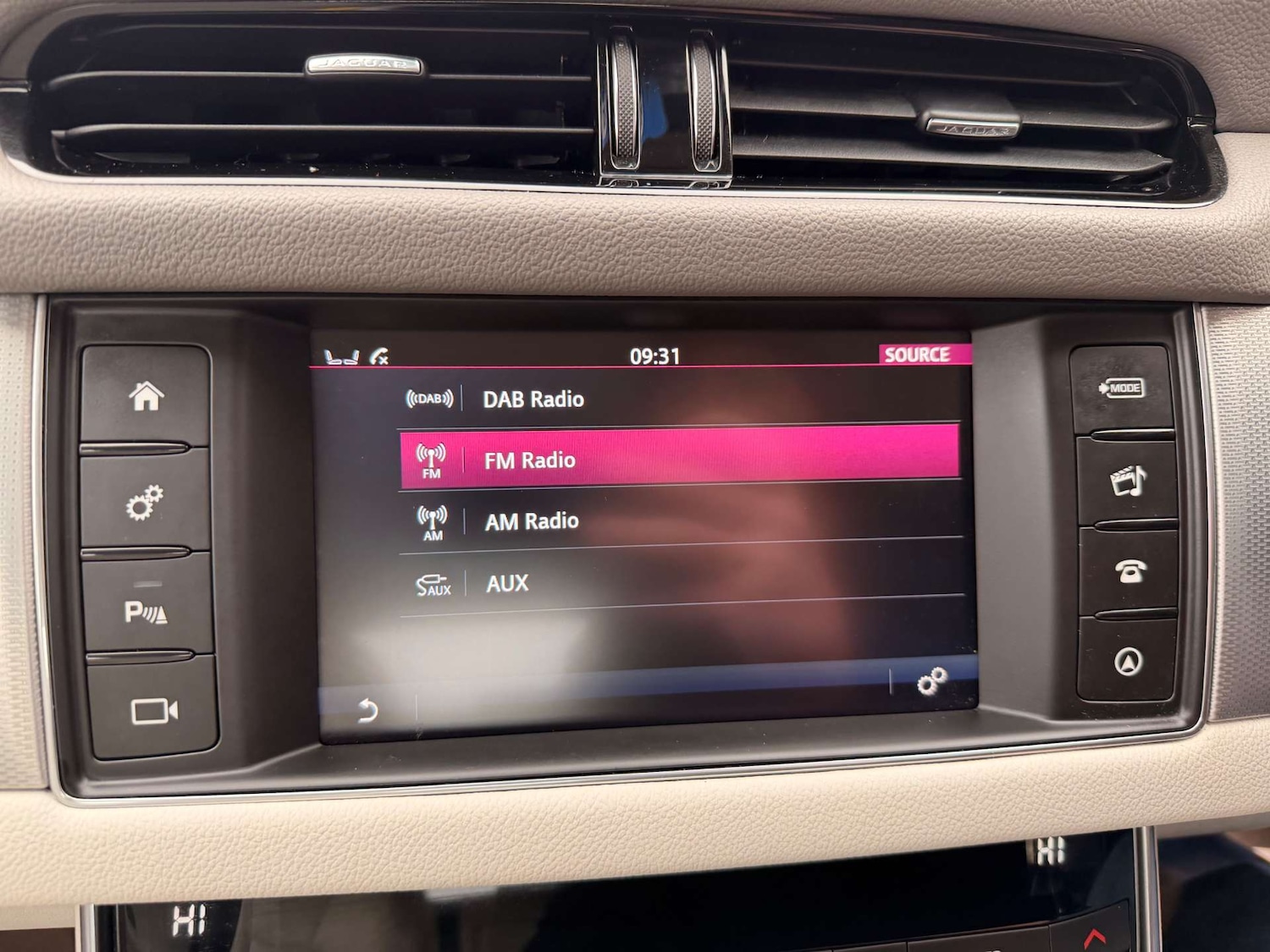 Used Jaguar XF 2017 for sale - 77803640: Photo 15