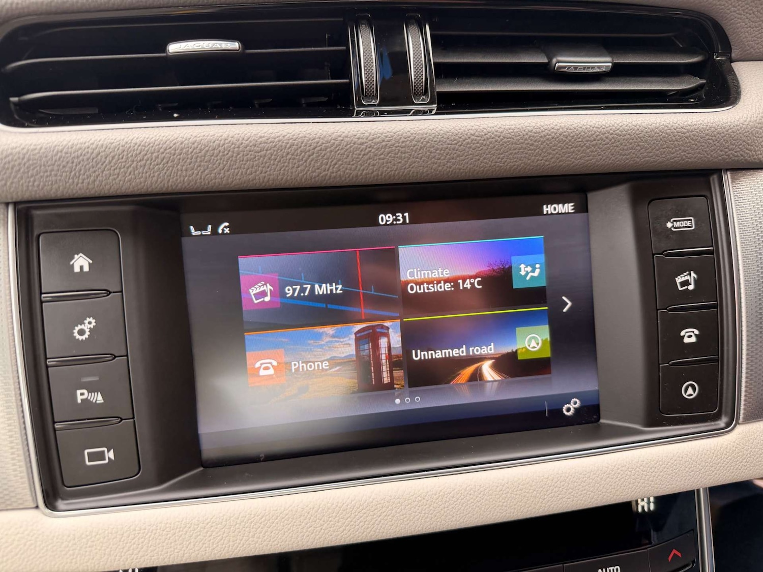 Used Jaguar XF 2017 for sale - 77803640: Photo 17