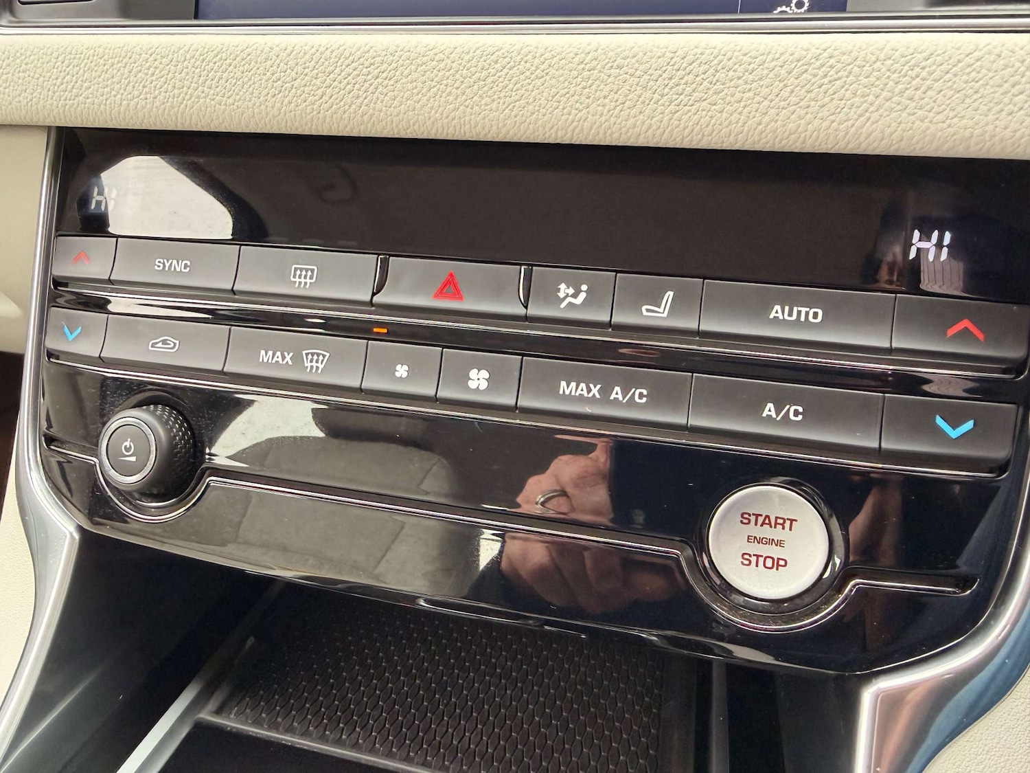 Used Jaguar XF 2017 for sale - 77803640: Photo 18