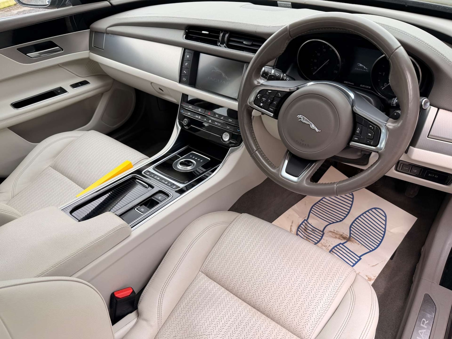 Used Jaguar XF 2017 for sale - 77803640: Photo 2