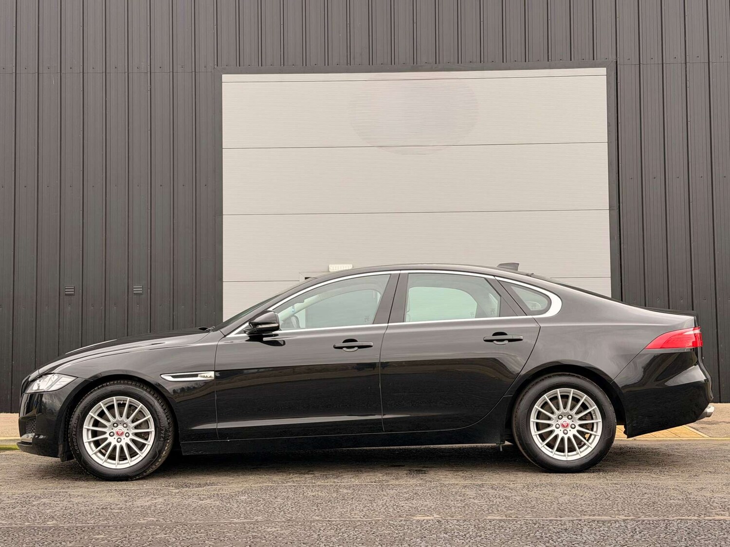 Used Jaguar XF 2017 for sale - 77803640: Photo 6