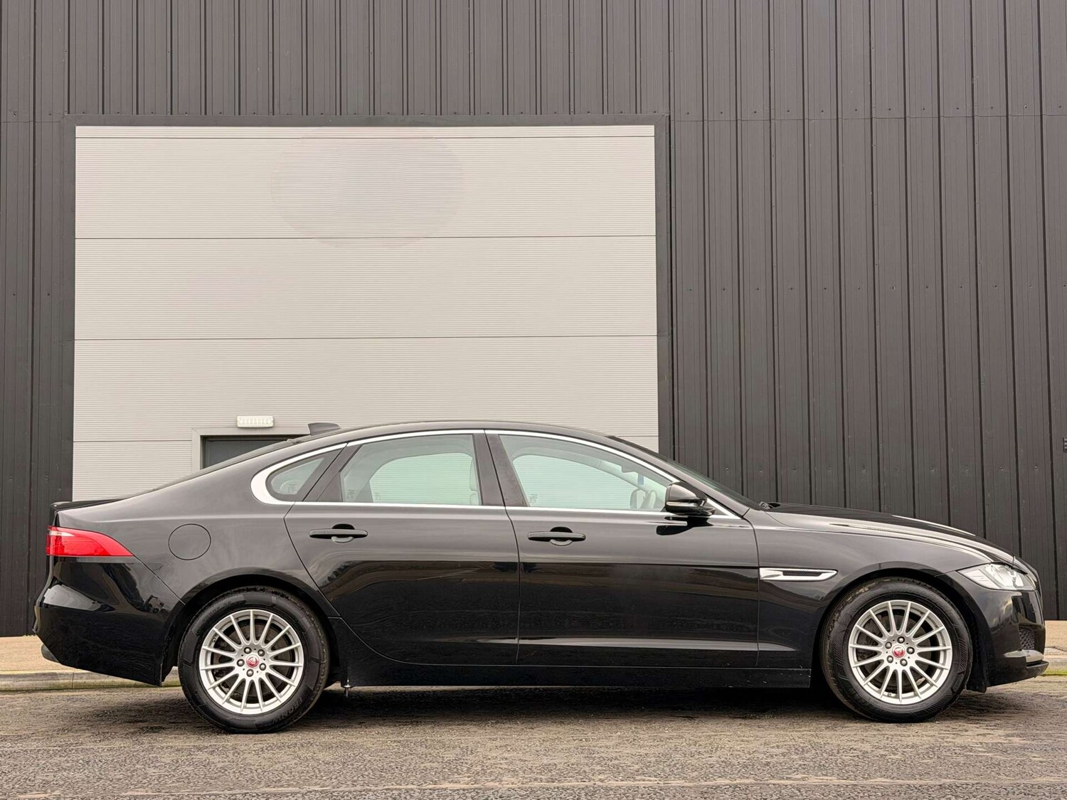 Used Jaguar XF 2017 for sale - 77803640: Photo 7