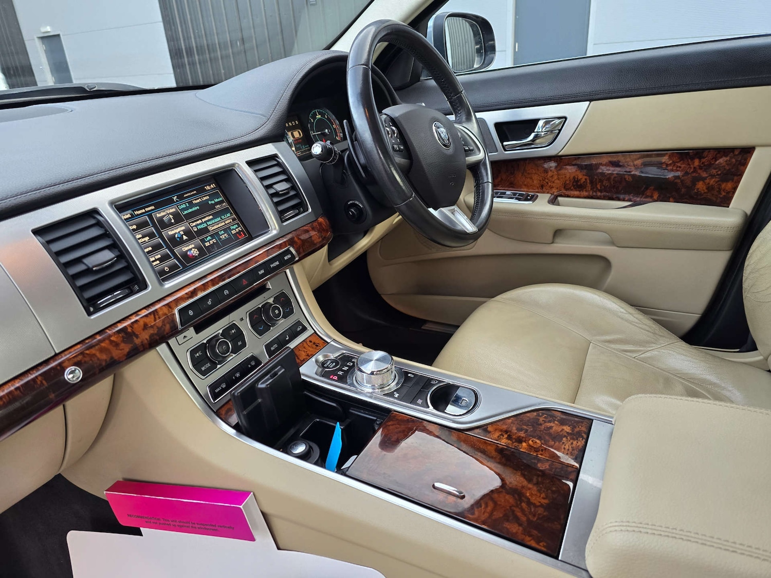 Used Jaguar XF 2014 for sale - 76105324: Photo 2