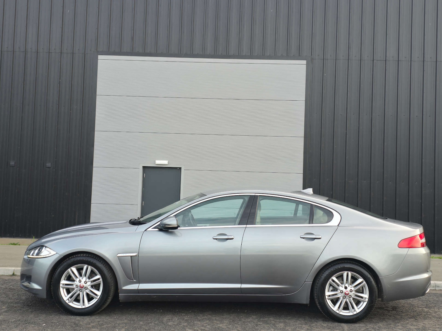 Used Jaguar XF 2014 for sale - 76105324: Photo 5