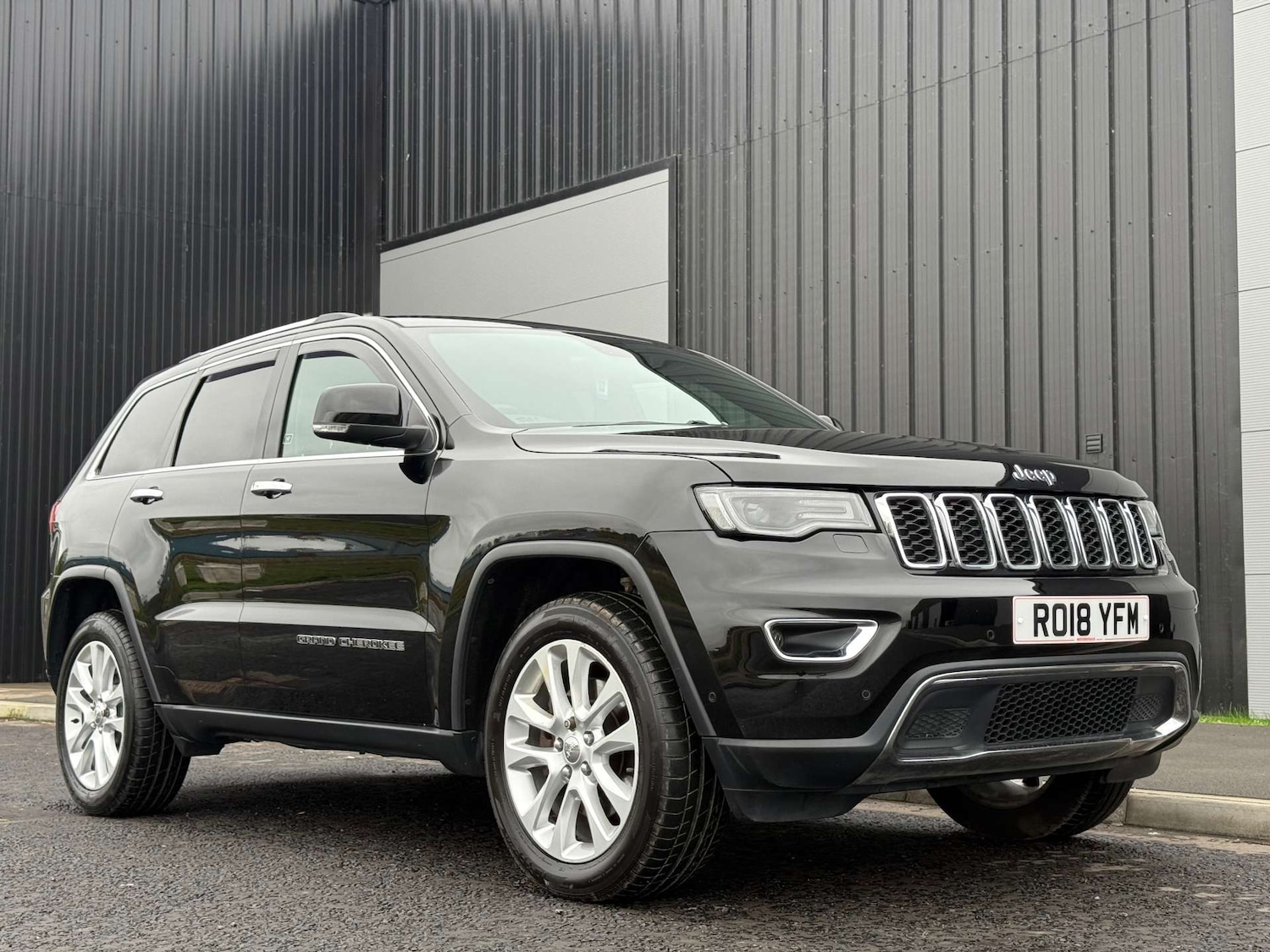 Used Jeep Grand Cherokee 2018 for sale - 76207575: Photo 1