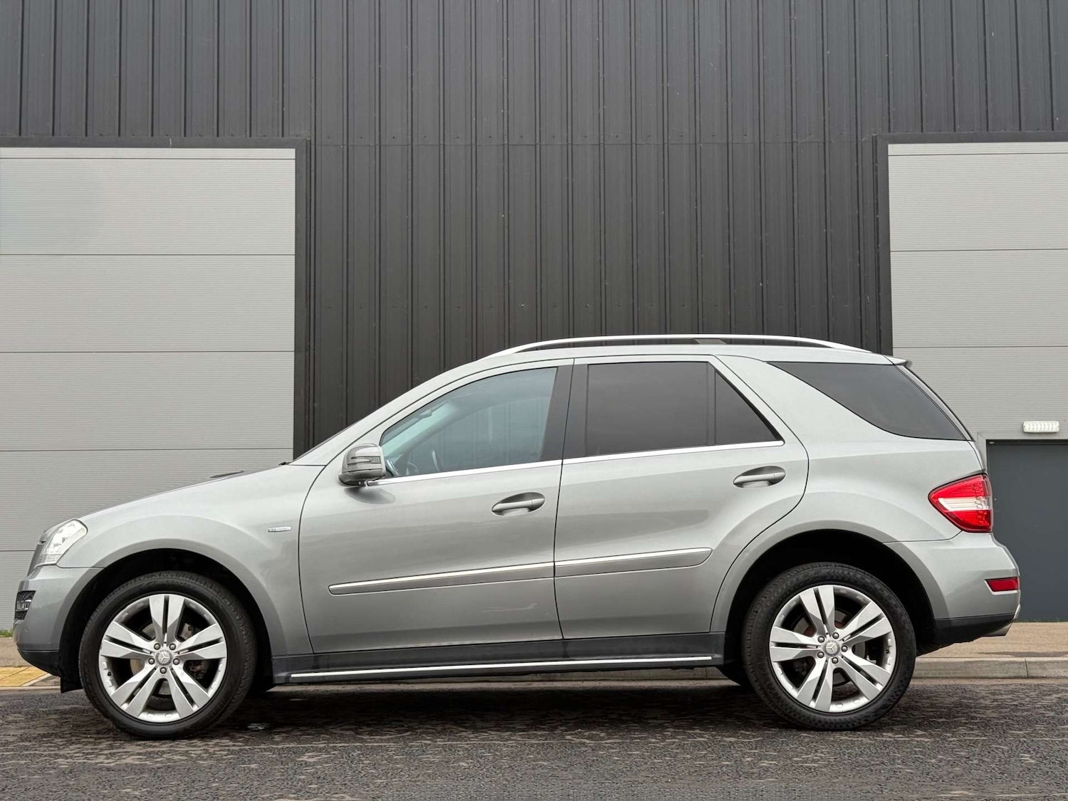 Used Mercedes-Benz M Class 2011 for sale - 76243966: Photo 6