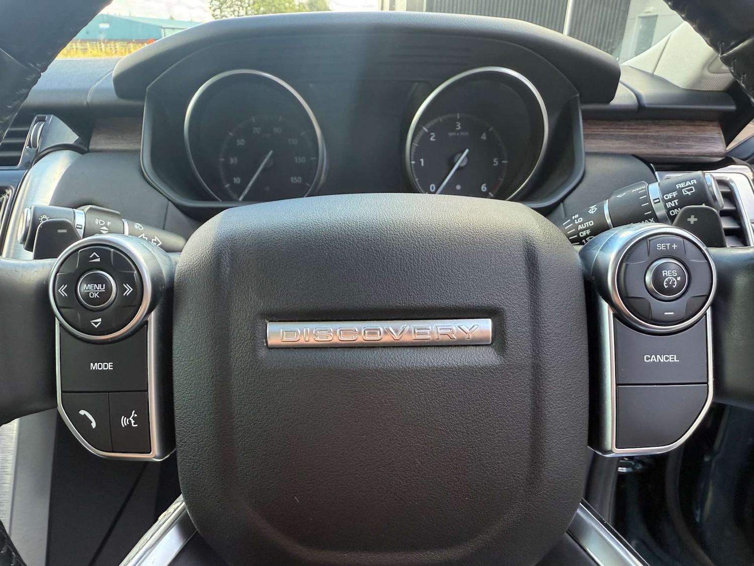 Used Land Rover Discovery 2018 for sale - 77656590: Photo 15