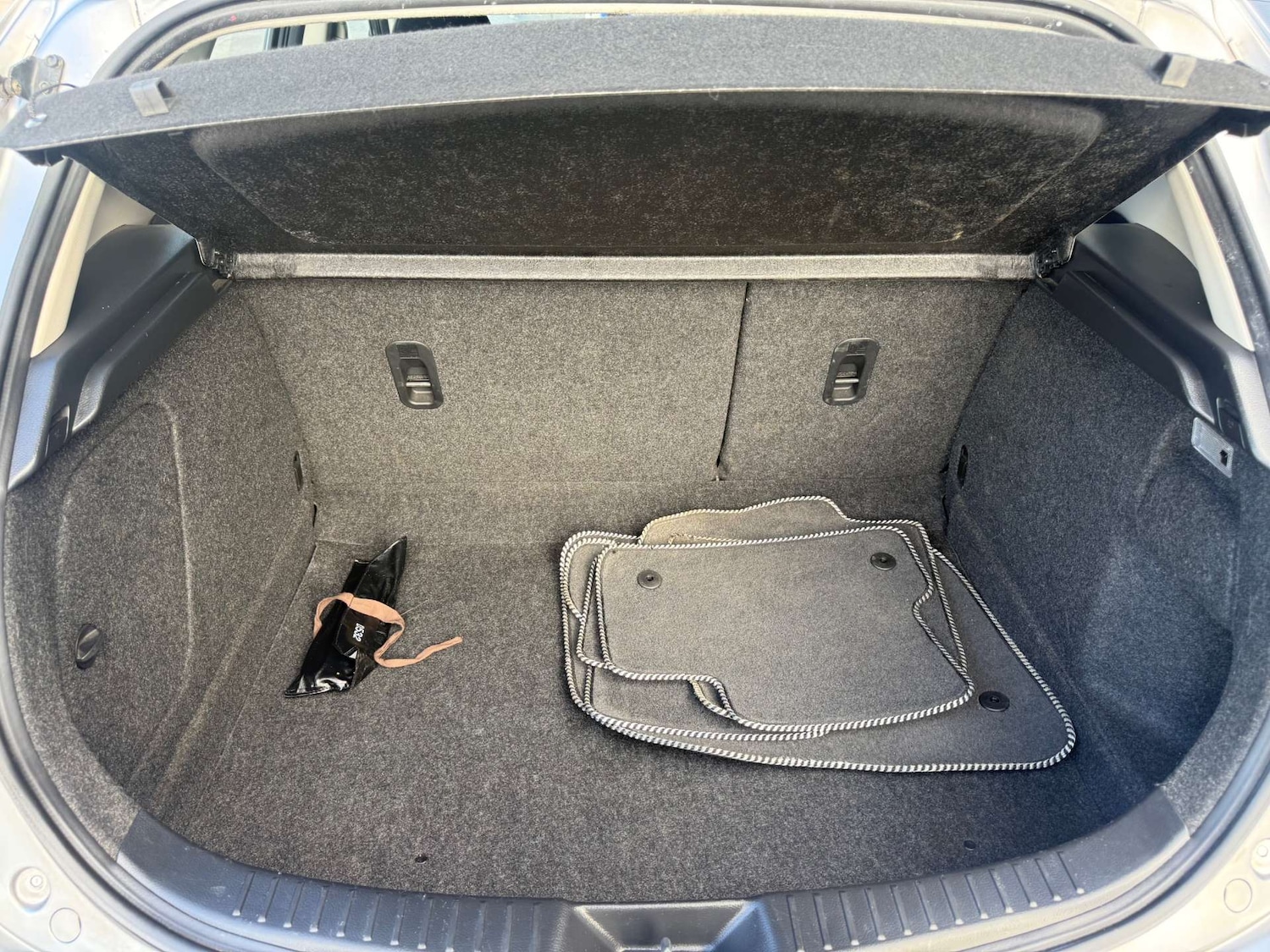 Used Mazda Mazda3 2011 for sale - 76068140: Photo 16