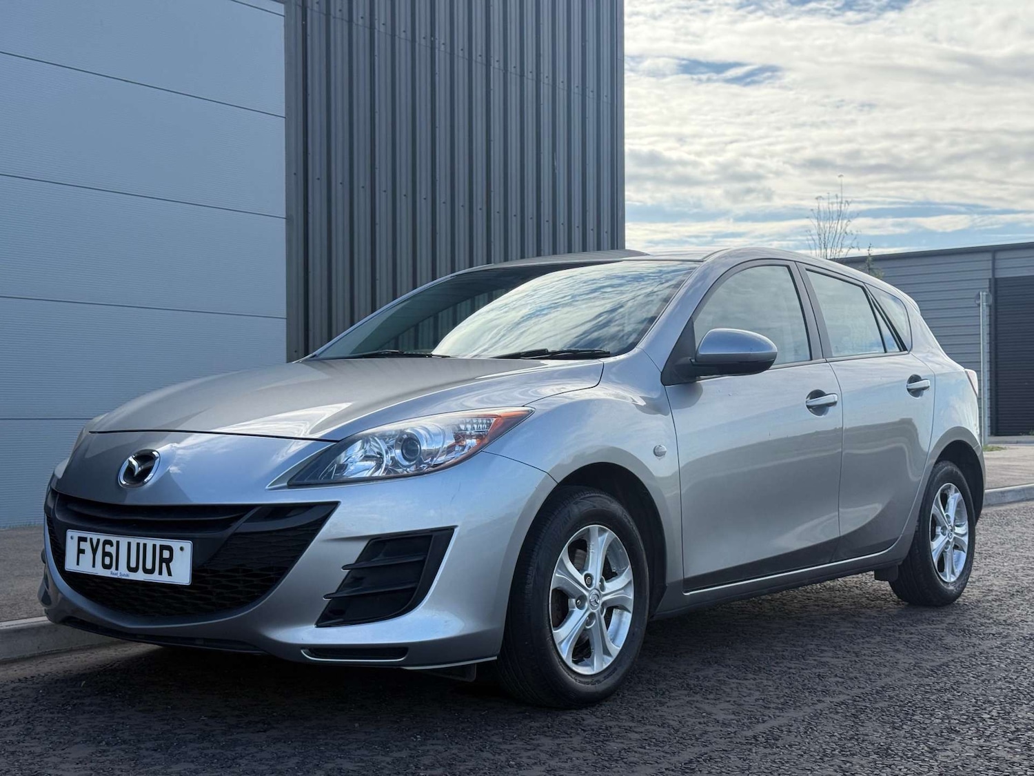 Used Mazda Mazda3 2011 for sale - 76068140: Photo 2