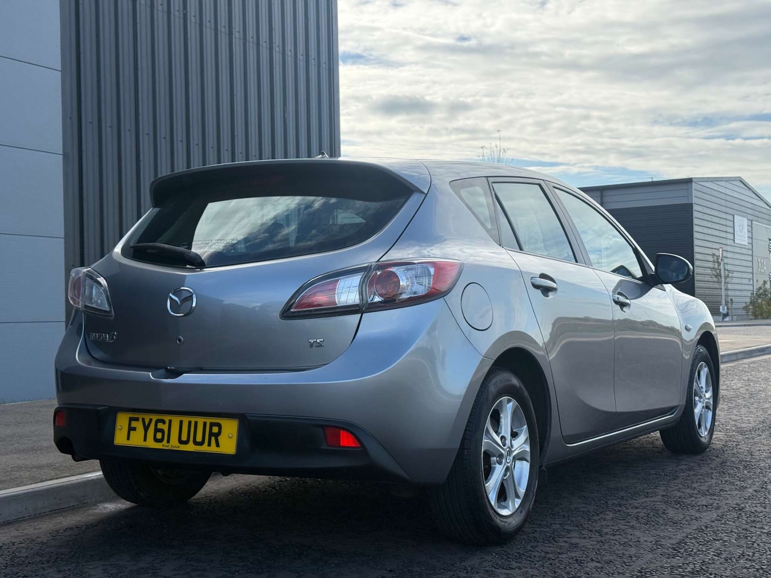 Used Mazda Mazda3 2011 for sale - 76068140: Photo 4