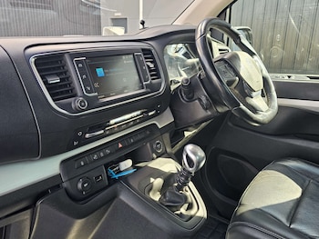 Used Peugeot Traveller 2018 for sale - 75666661: Photo
