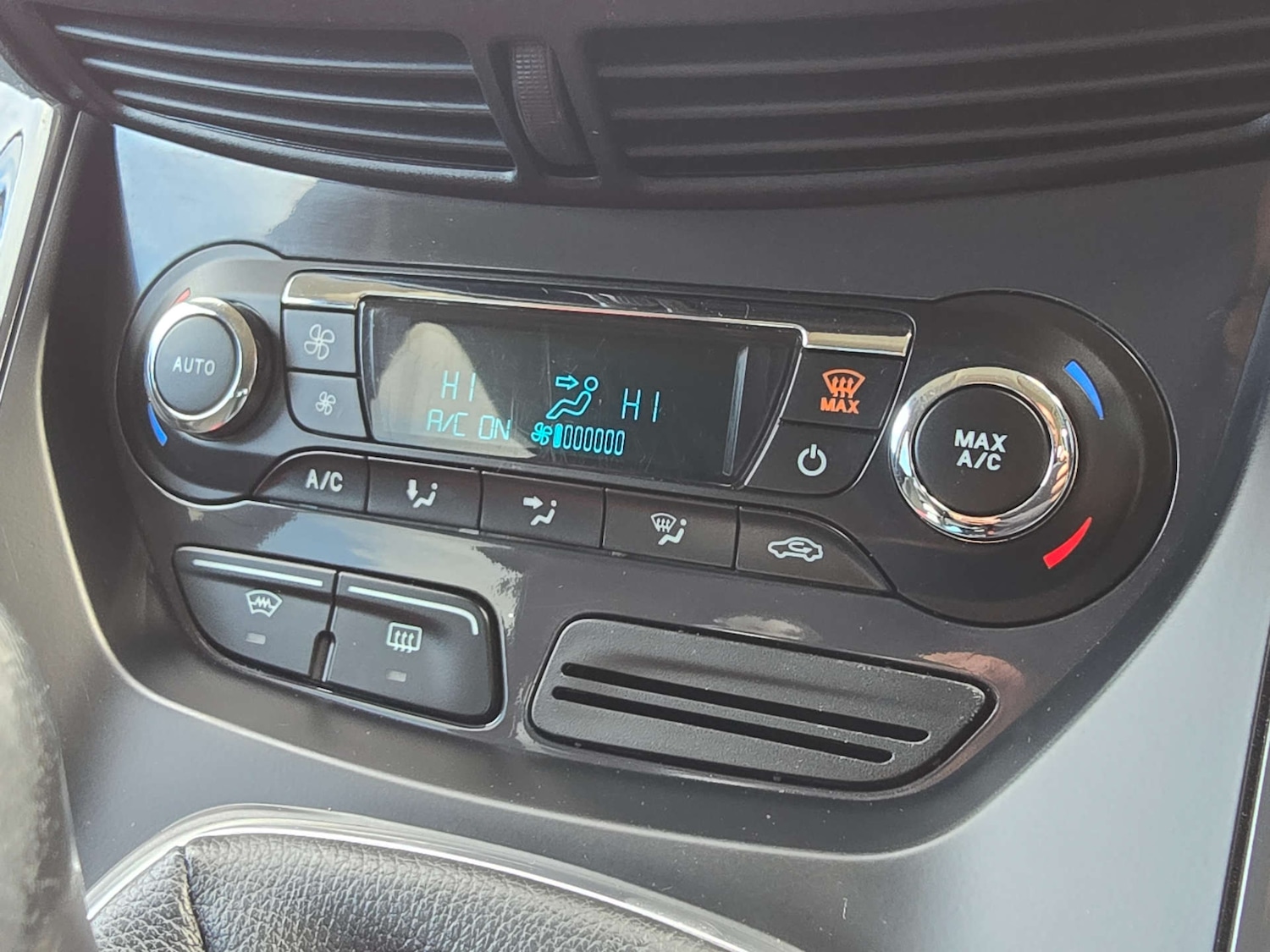 Used Ford Kuga 2014 for sale - 76105323: Photo 14