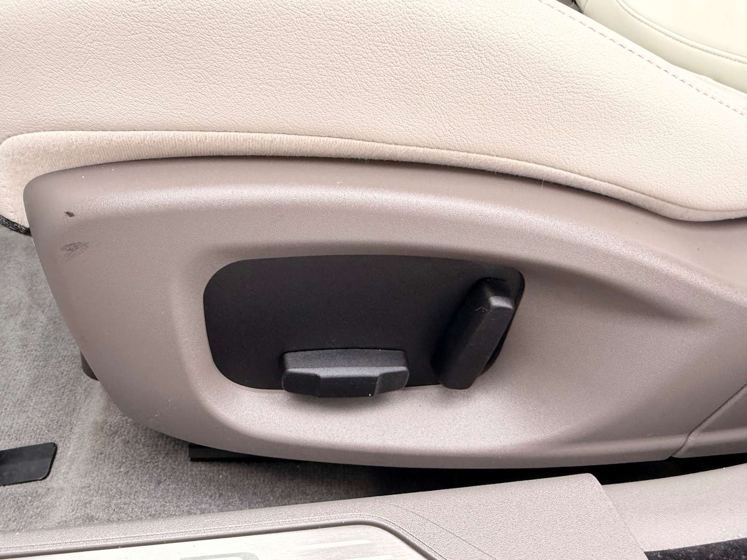 Used Jaguar XE 2016 for sale - 77688322: Photo 25