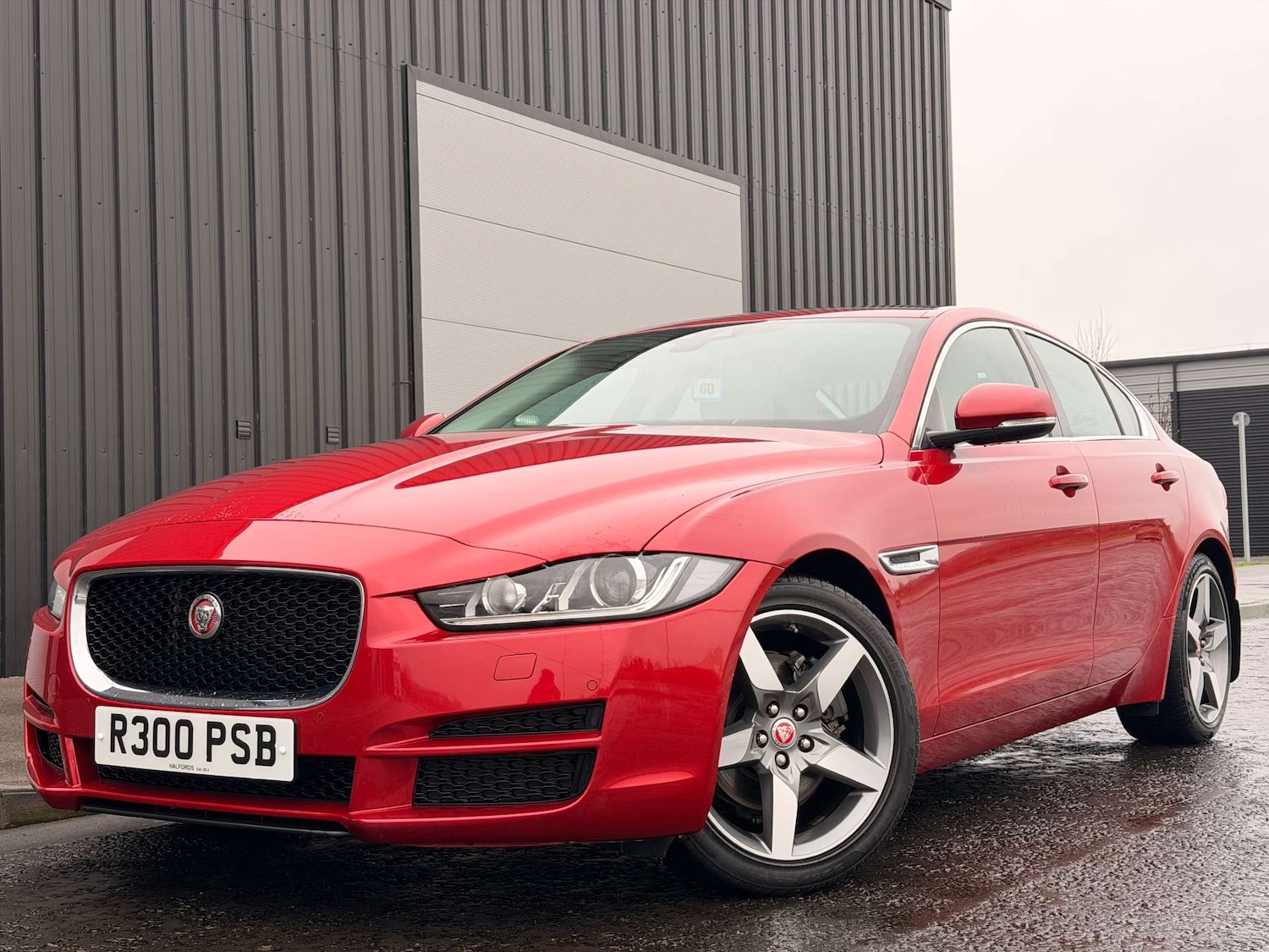 Used Jaguar XE 2016 for sale - 77688322: Photo 3