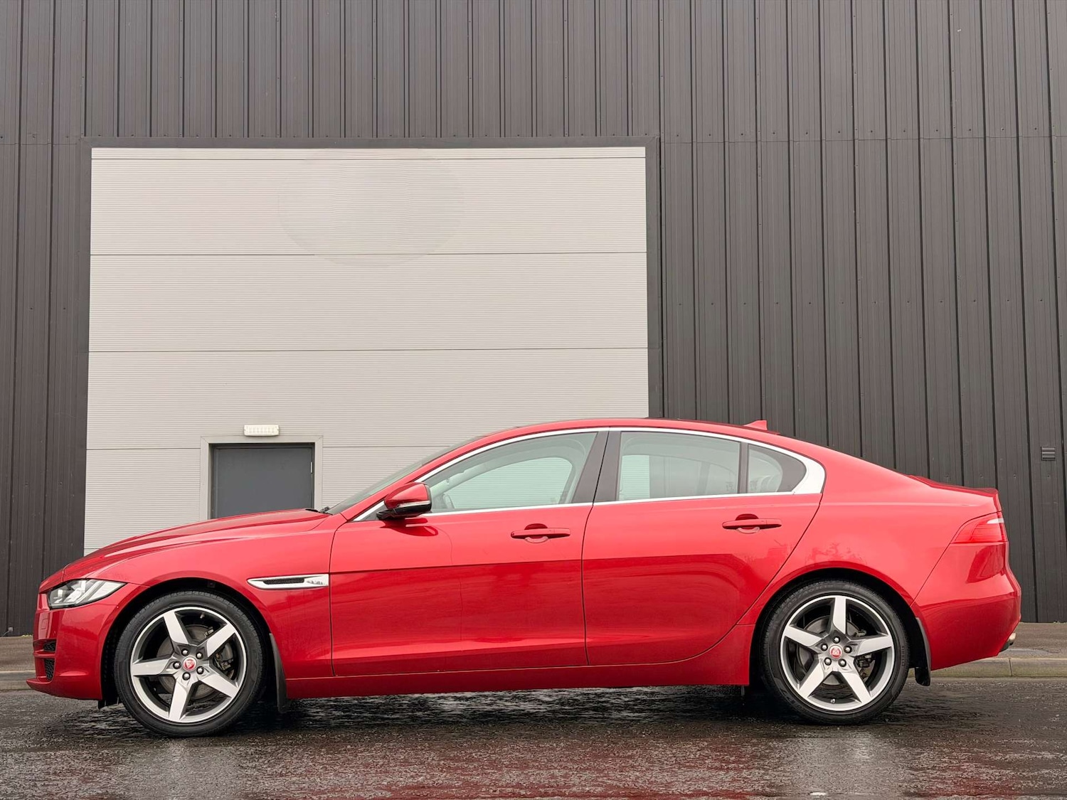 Used Jaguar XE 2016 for sale - 77688322: Photo 6