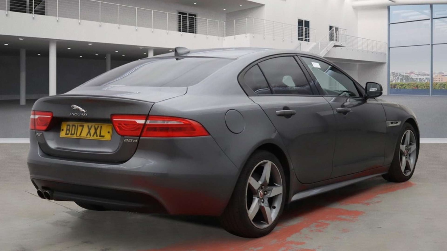 Used Jaguar XE 2017 for sale - 76159807: Photo 4