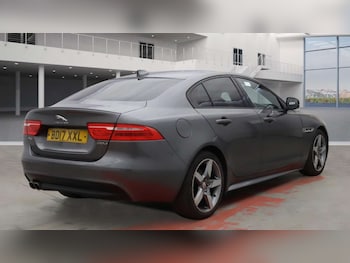 Used Jaguar XE 2017 for sale - 76159807: Photo 4