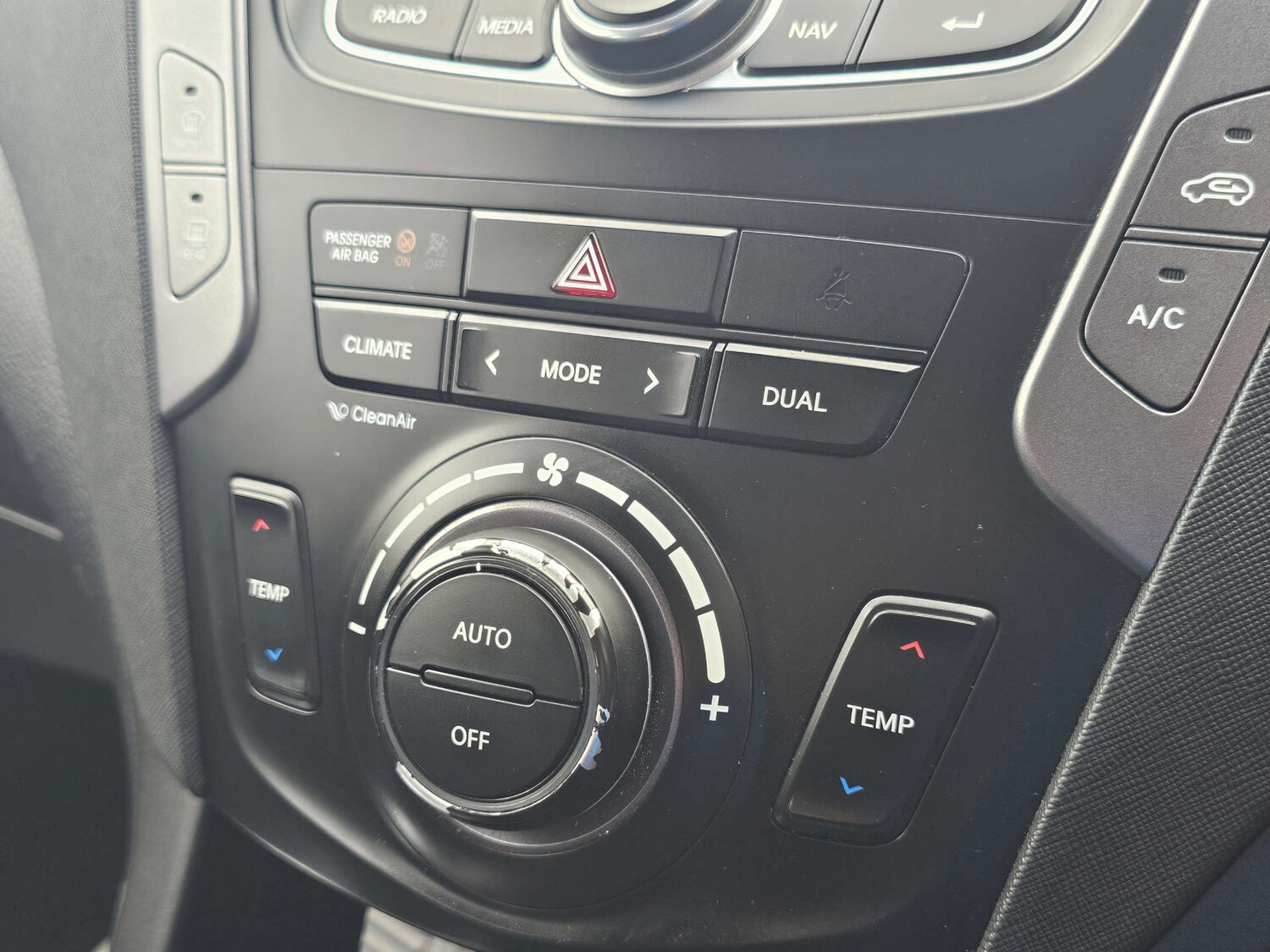 Used Hyundai Santa Fe 2014 for sale - 75933685: Photo 25