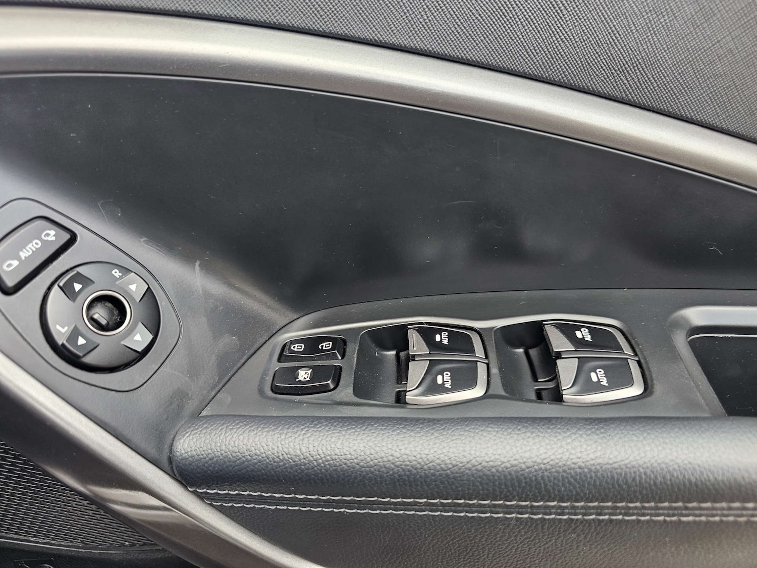 Used Hyundai Santa Fe 2014 for sale - 75933685: Photo 30