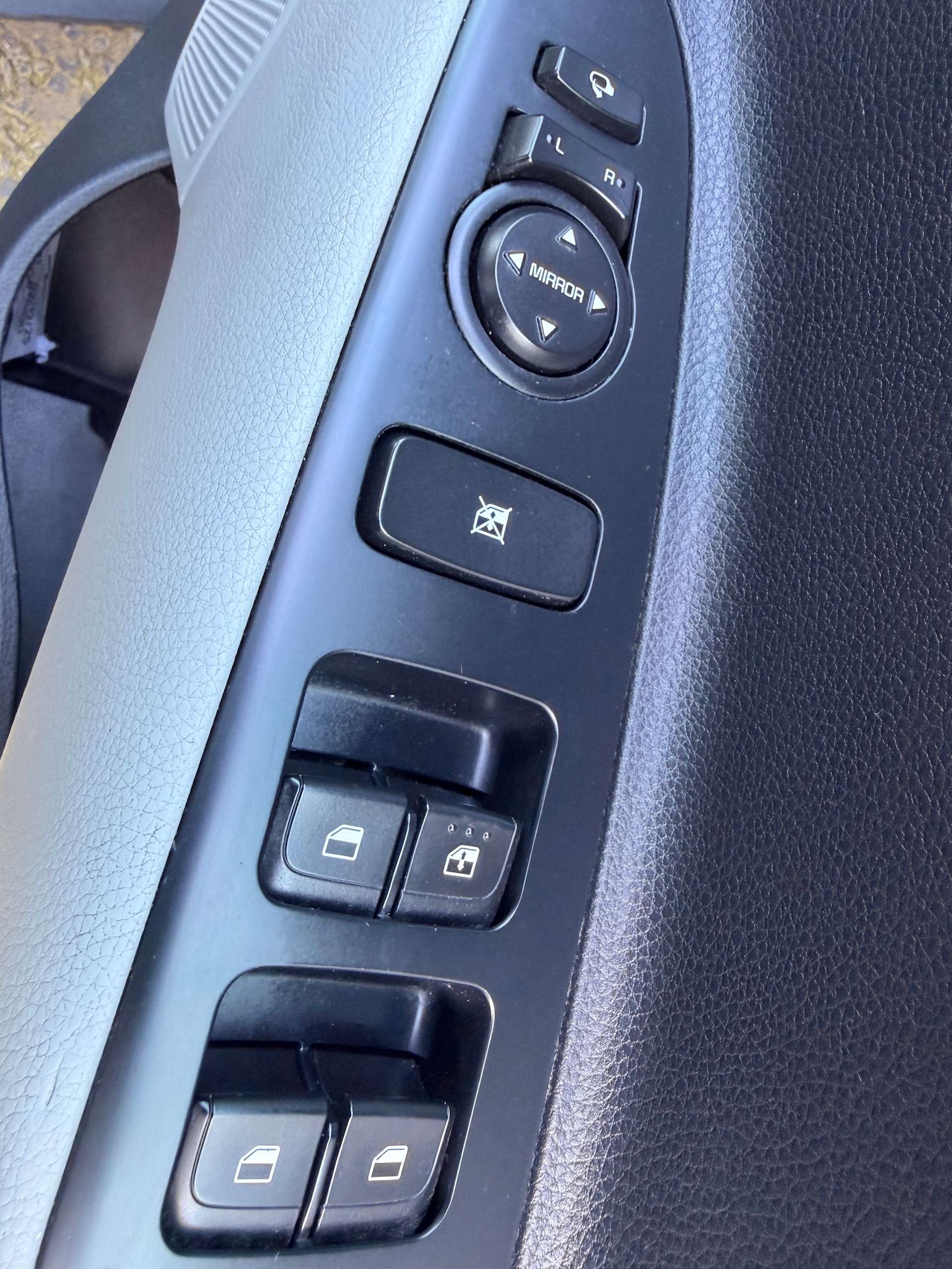 Used Kia Stonic 2017 for sale - 77975429: Photo 17