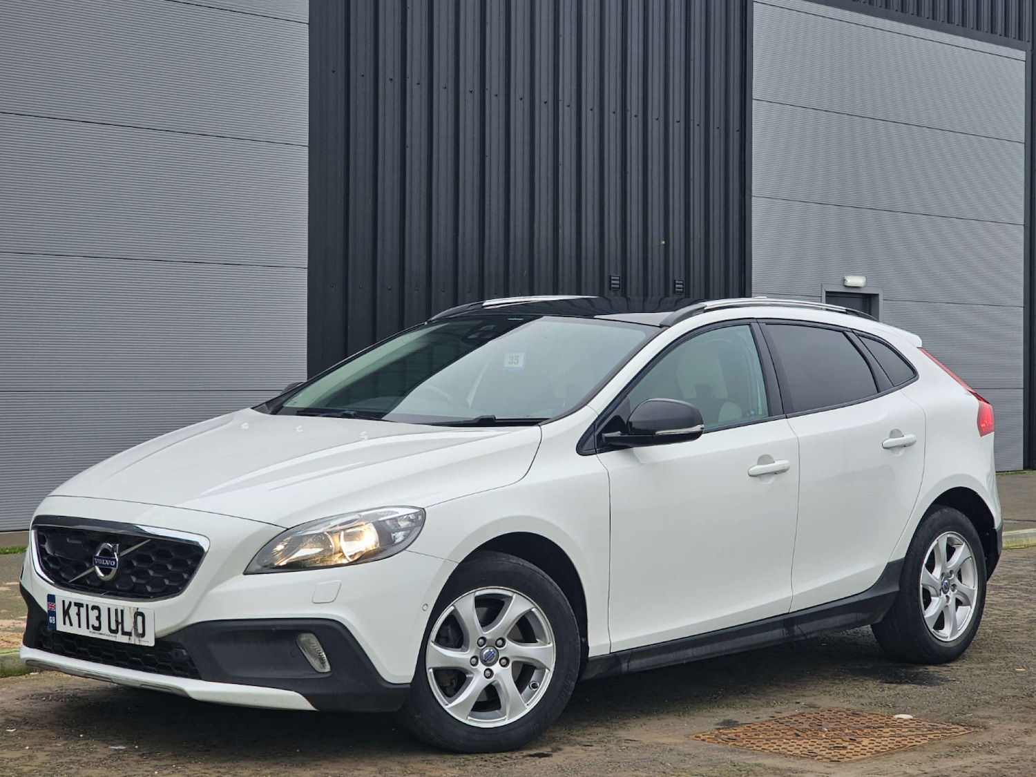 Used Volvo V40 2013 for sale - 77662726: Photo 2