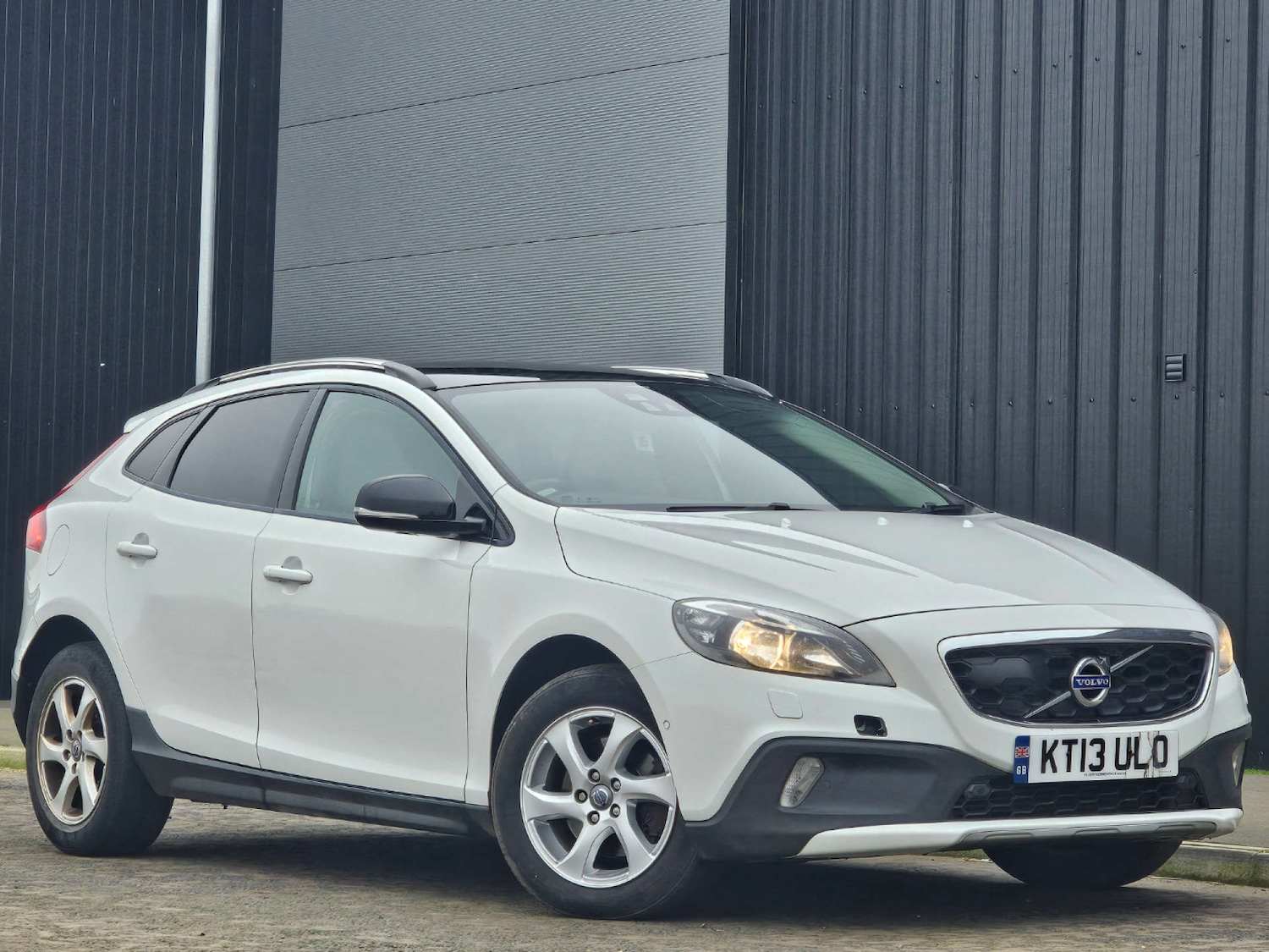 Used Volvo V40 2013 for sale - 77662726: Photo 8