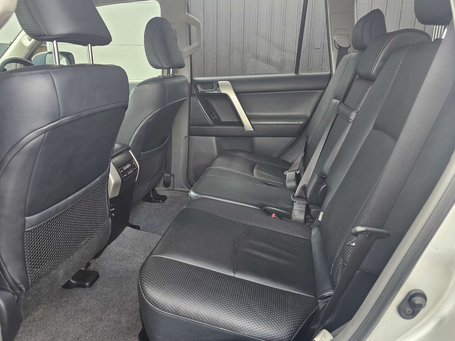 Used Toyota Land Cruiser 2010 for sale - 76724009: Photo 11