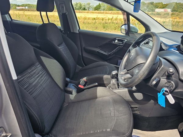 Used Peugeot 208 2015 for sale - 76181550: Photo 14