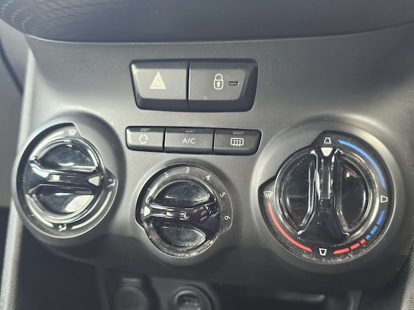 Used Peugeot 208 2015 for sale - 76181550: Photo 15
