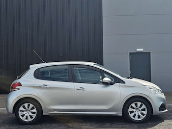 Used Peugeot 208 2015 for sale - 76181550: Photo 4