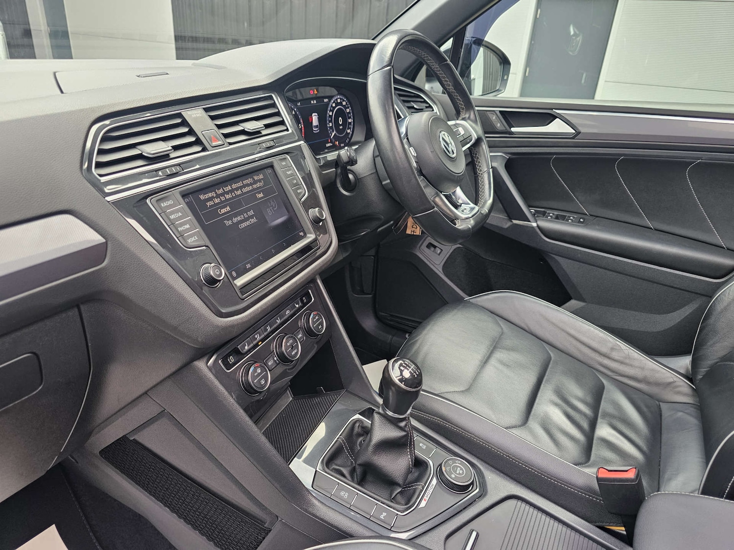 Used Volkswagen Tiguan 2017 for sale - 76322875: Photo 2