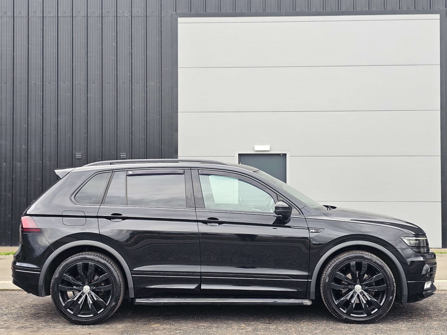 Used Volkswagen Tiguan 2017 for sale - 76322875: Photo 4