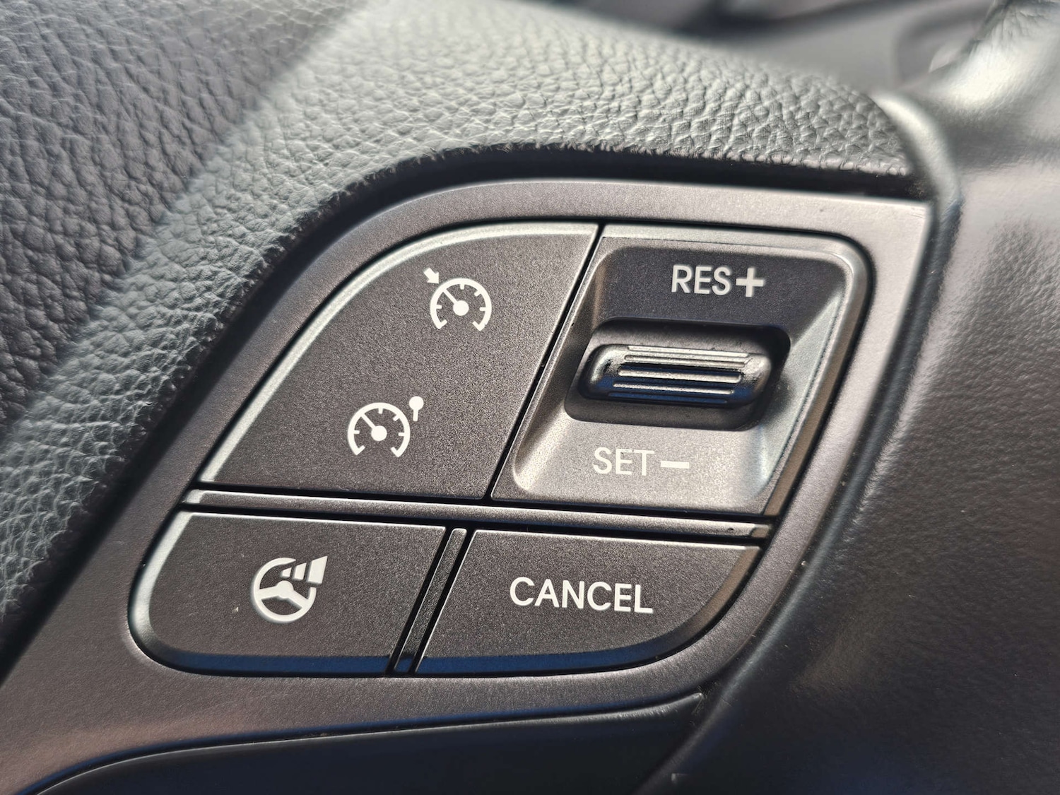 Used Hyundai Santa Fe 2014 for sale - 78179625: Photo 24