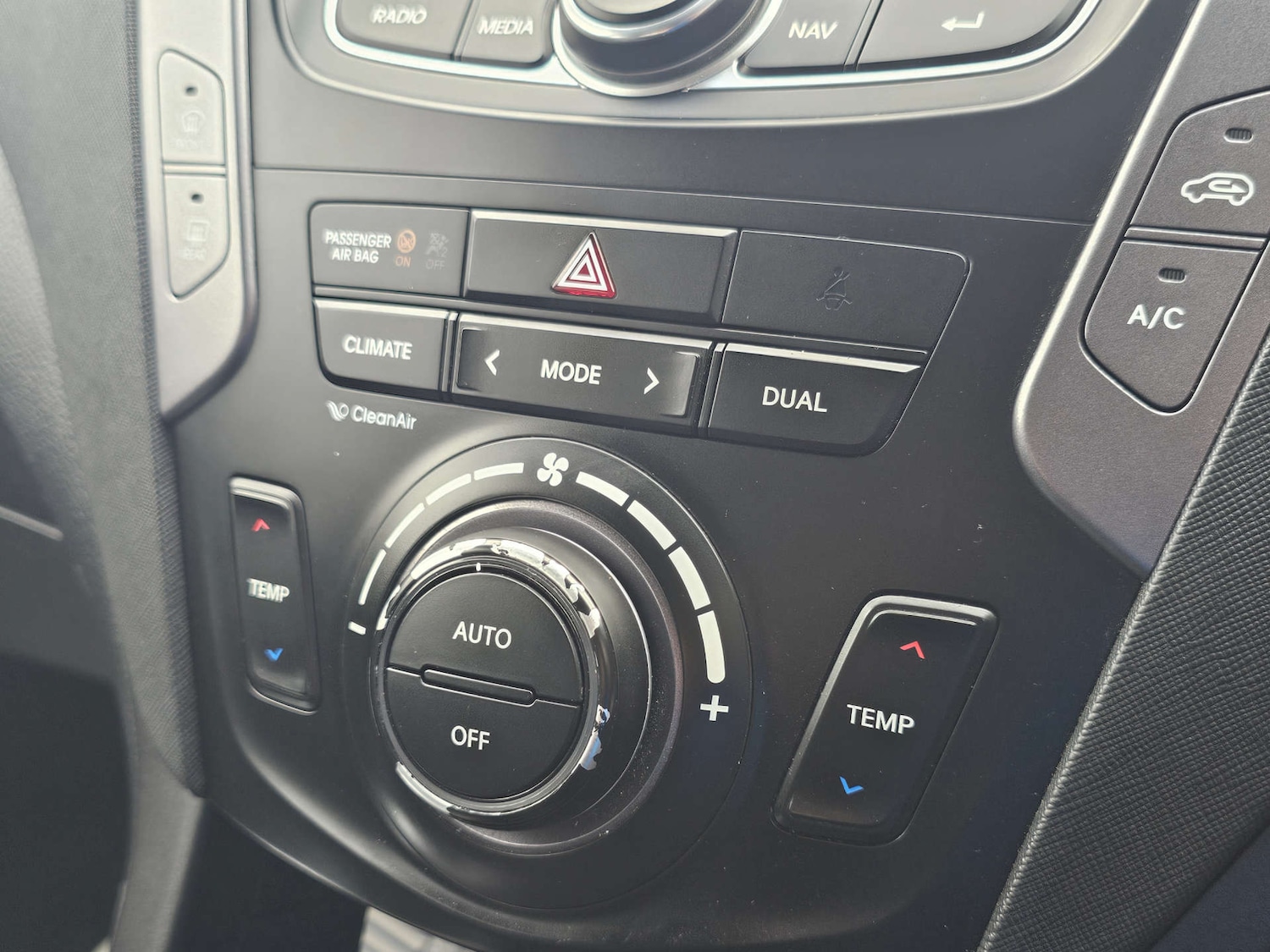 Used Hyundai Santa Fe 2014 for sale - 78179625: Photo 25